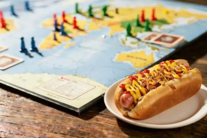 juegos clásicos y hot dog ElPozo King Upp