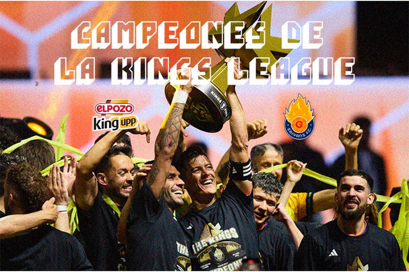 Saiyans FC levantando el trofeo de la Kings League
